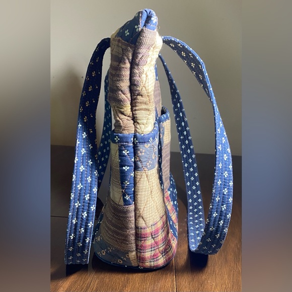 COPY - BELLA TAYLOR PATCH WORK AMERICAN FLAG PURSE. GREAT USED CONDITION - Picture 8 of 15